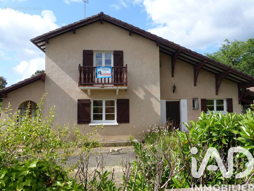 Photo 1 - Maison à SAINT-PIERRE-DU-MONT