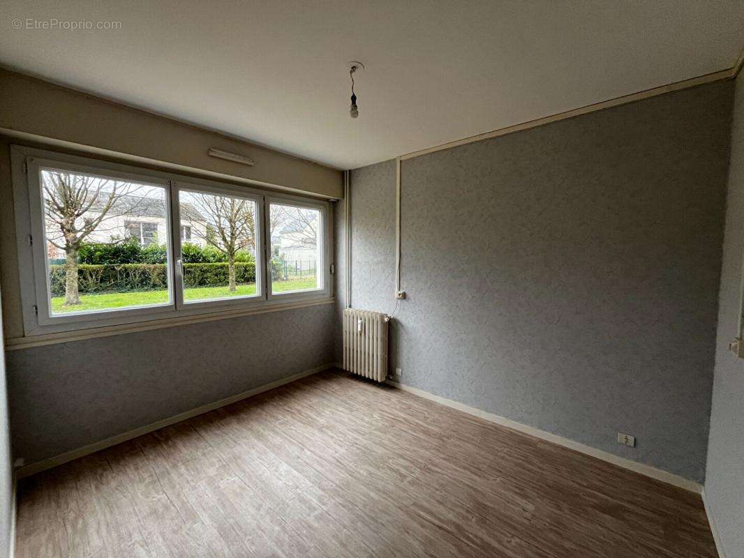 Appartement à LES PONTS-DE-CE