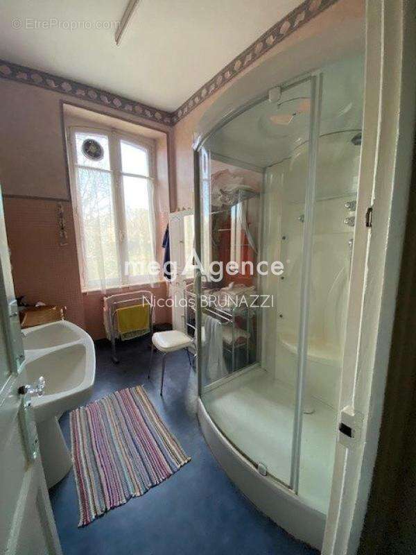 Maison à AMBRIERES-LES-VALLEES