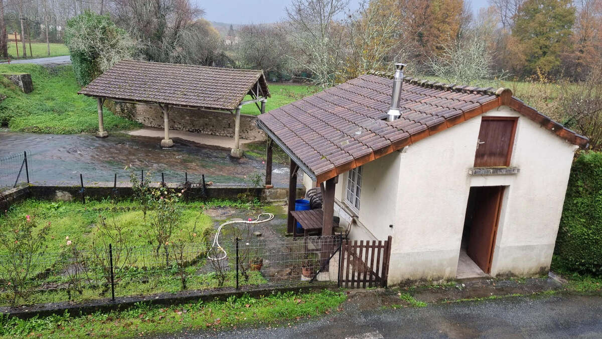 20251204_142540 - Maison à SAINT-FRONT-LA-RIVIERE