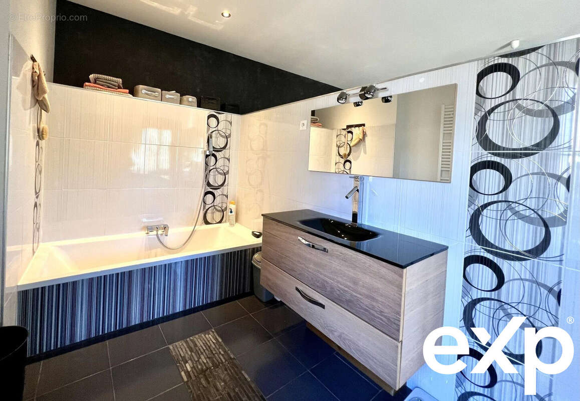 Maison à LE BUISSON-DE-CADOUIN