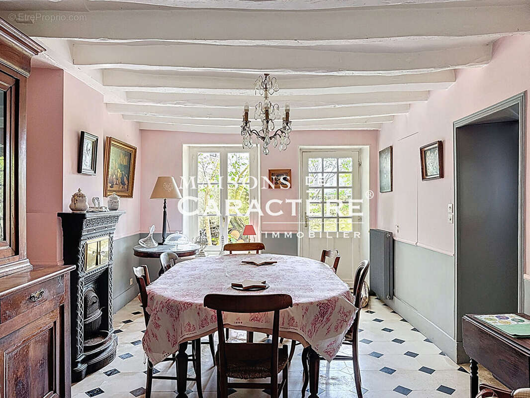 Maison à THIVERVAL-GRIGNON