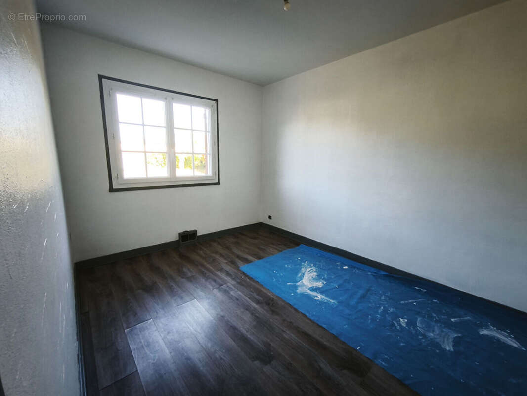 A vendre a saint-eloi pavillon des 's 70 sur sous sol 3 p terrain de  1494 m2 - photo 8