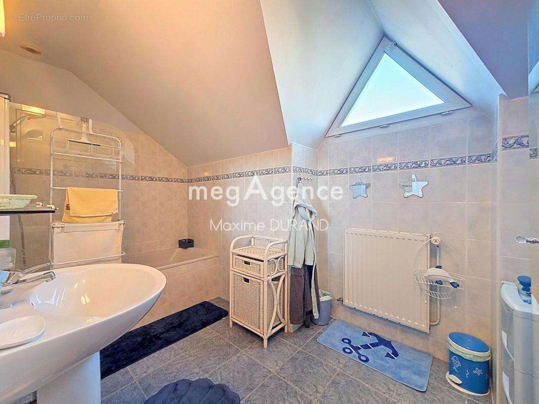 Maison familiale avec vaste pièce de vie et suite parentale de plain-pied à Cholet - photo 13