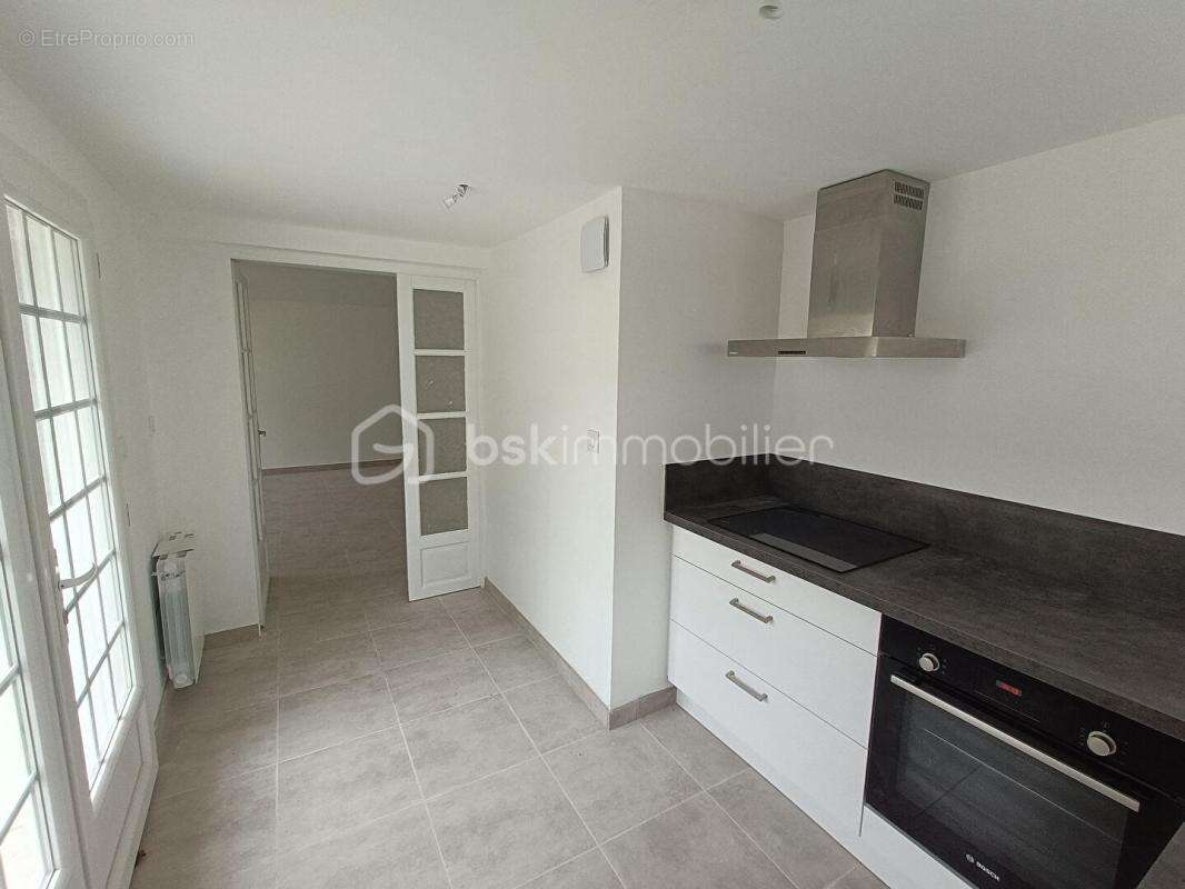 MESCHERS-SUR-GIRONDE – Maison 160 m² rénovée – 4 chambres – Jardin clos – Plages & commerces à pied – Fort potentiel locatif - photo 9