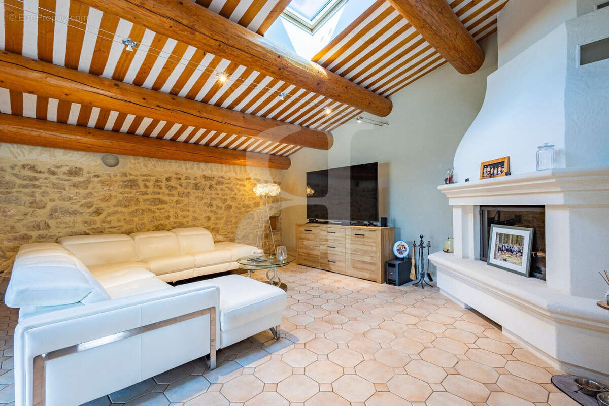 Maison à PERNES-LES-FONTAINES