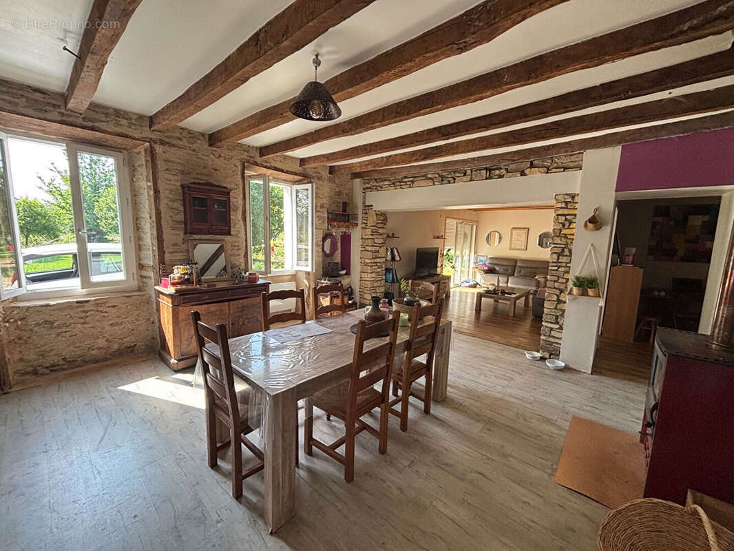 Maison à SAINT-YRIEIX-LA-PERCHE