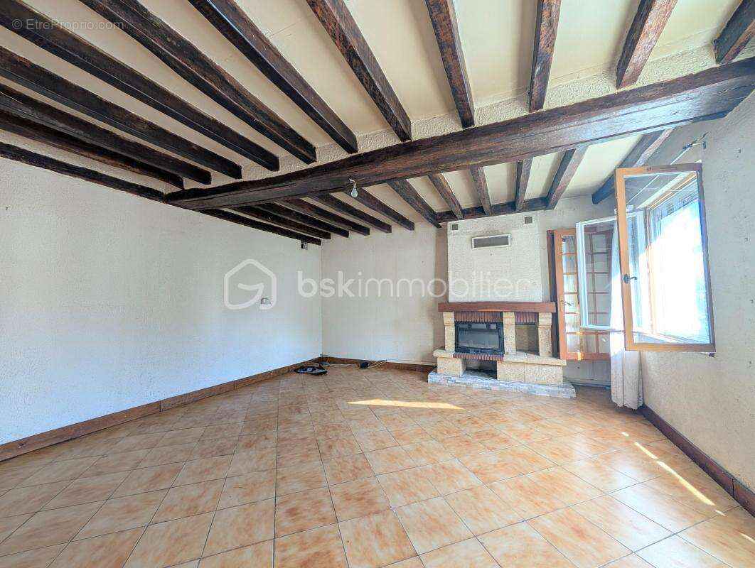 Charme & Authenticité : Magnifique Longère de 184 m² sur 880 m² de terrain - photo 6