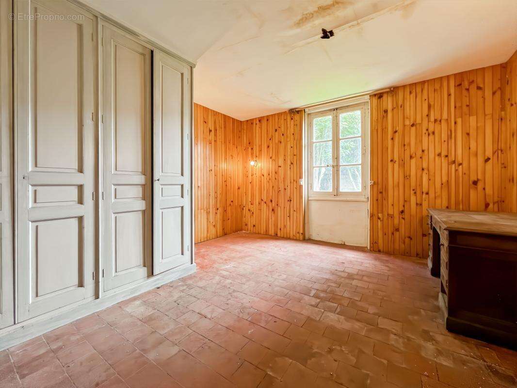  Bâtisse en pierres avec dépendances et fort potentiel à Saint-Péravy-la-Colombe  - photo 6