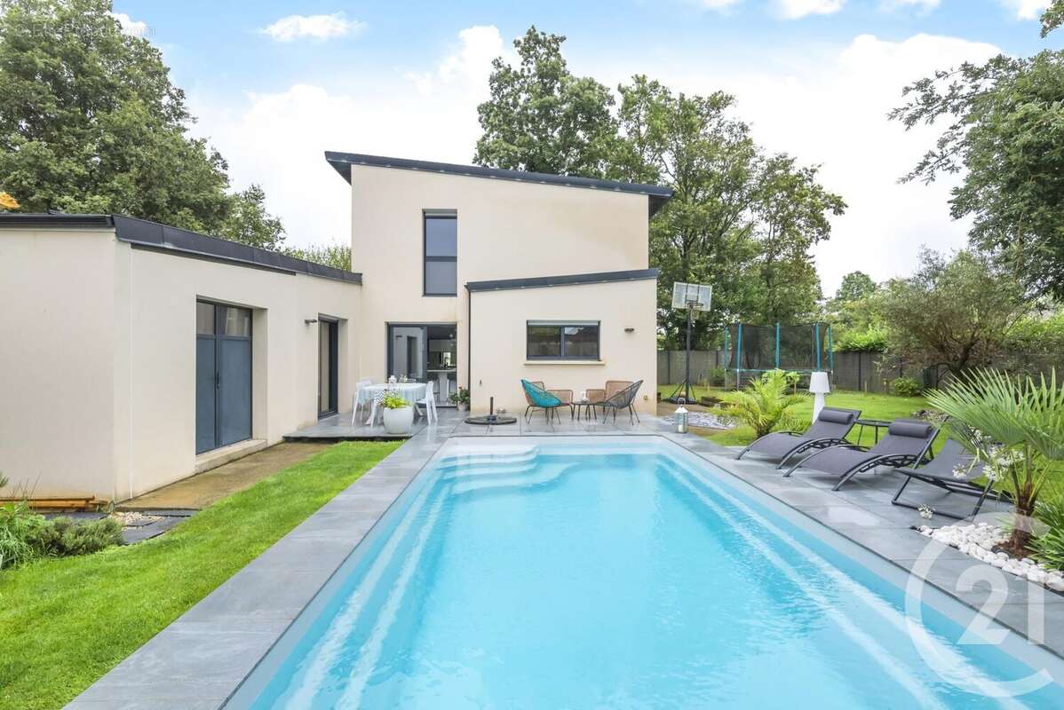 Maison à SAINT-LEGER-DES-BOIS