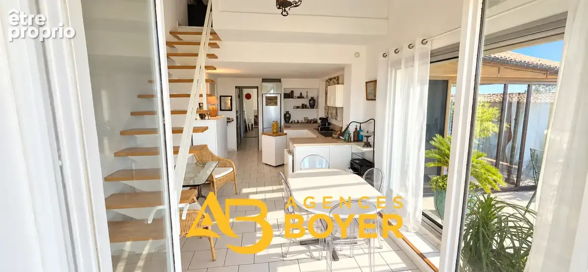 Sanary-sur-mer   t3 duplex atypique de près de 100 m2 au sol, terrasses et vue mer sur bandol et bendor - photo 3