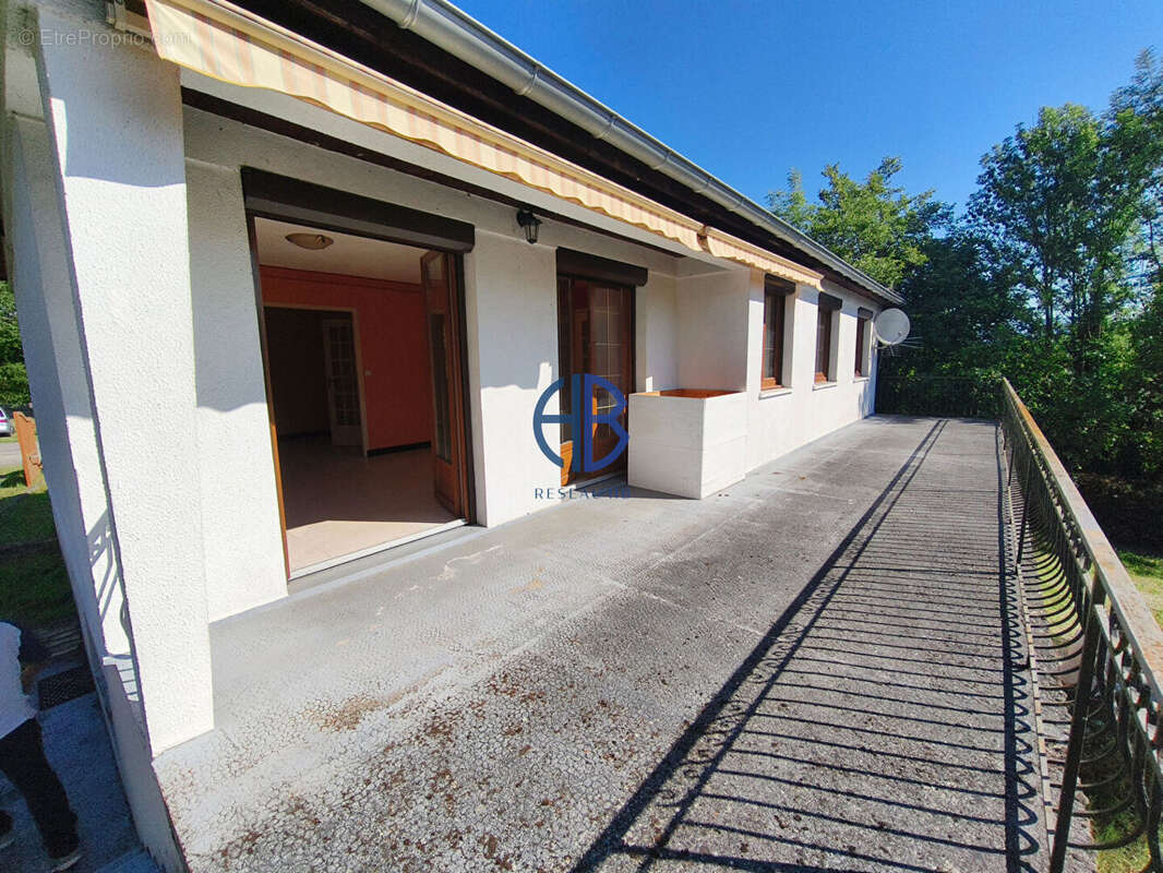 Maison à VEZERONCE-CURTIN