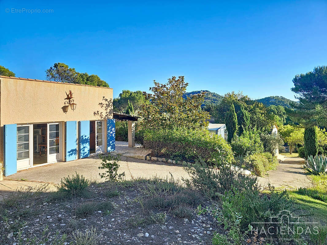 Maison à VENTABREN