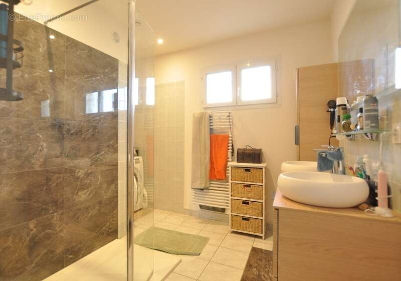 Maison à LAPEYROUSE-MORNAY