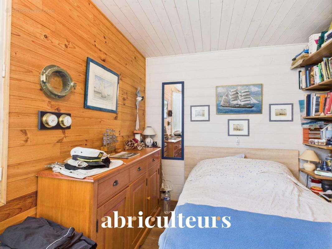 Maison avec grand terrain et dans le centre ville en vente à La Barre-de-Monts (85550) - photo 10