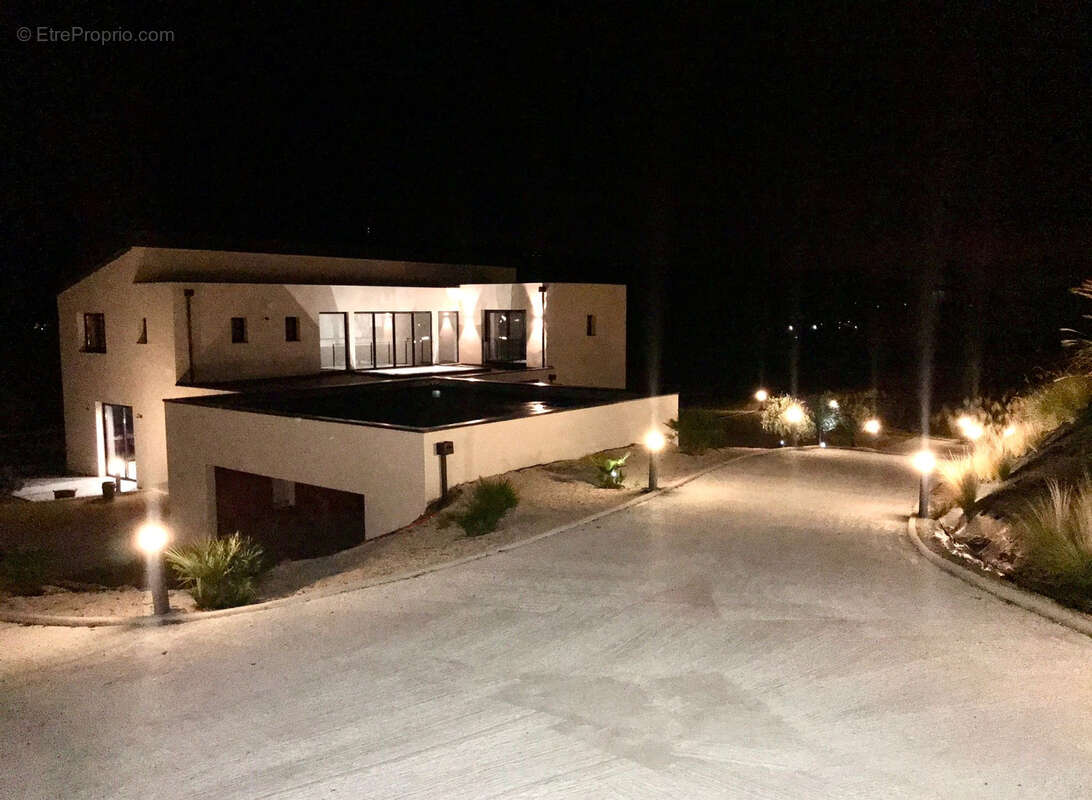 Villa contemporaine de 305 m2 à Saint-Péray - photo 30