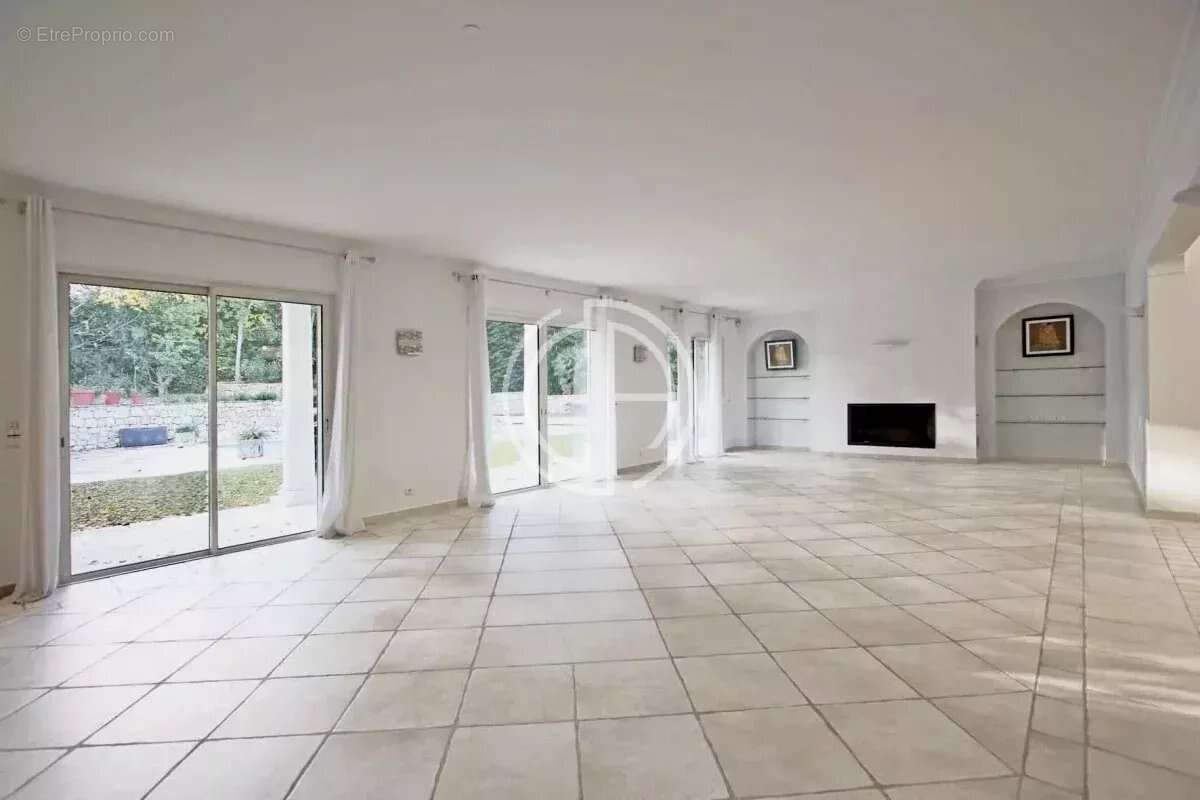 Maison à MOUGINS