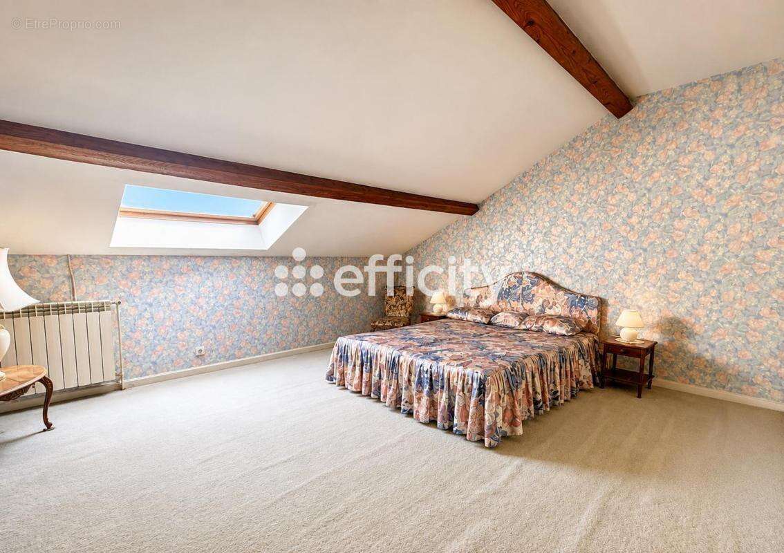 Maison 160 m² à Jassans-Riottier  - photo 10