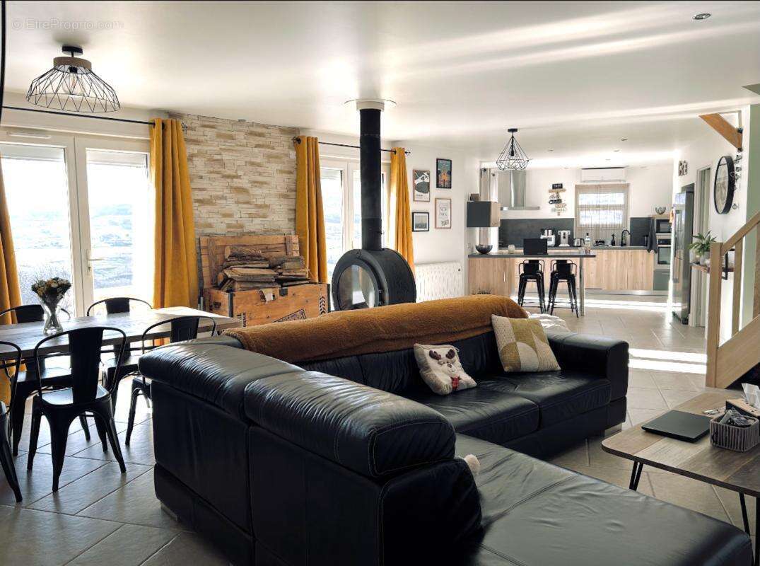 Maison à SAINT-GEORGES-EN-COUZAN