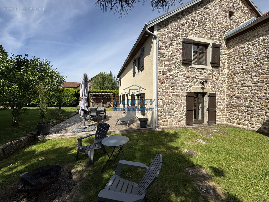 Ancienne ferme rénovée entièrement de 225 m2 habitable sur 6063 m2 de terrain à la NEUVELLE - photo 2