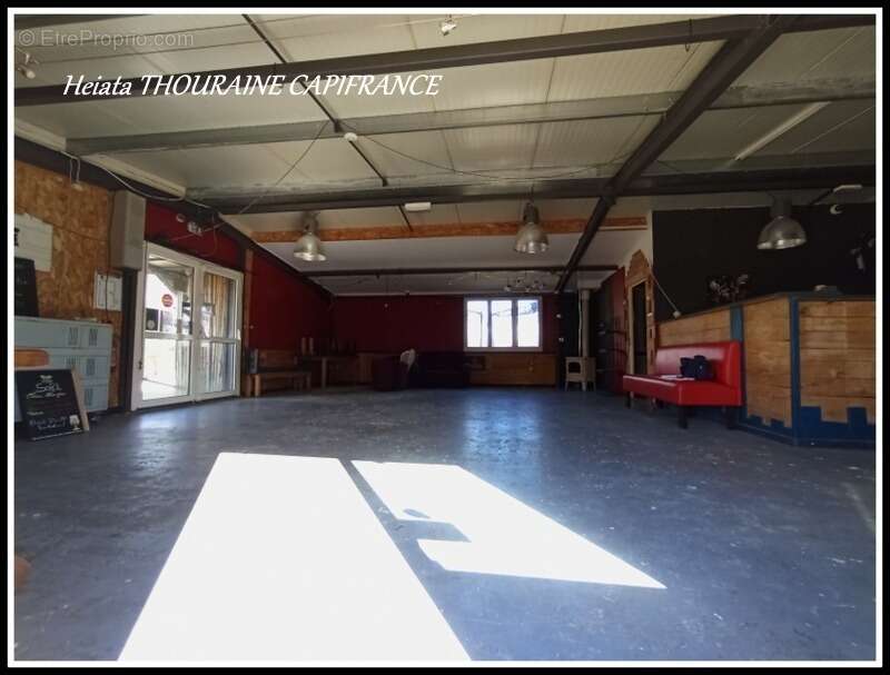 Commerce à AZAY-LE-BRULE