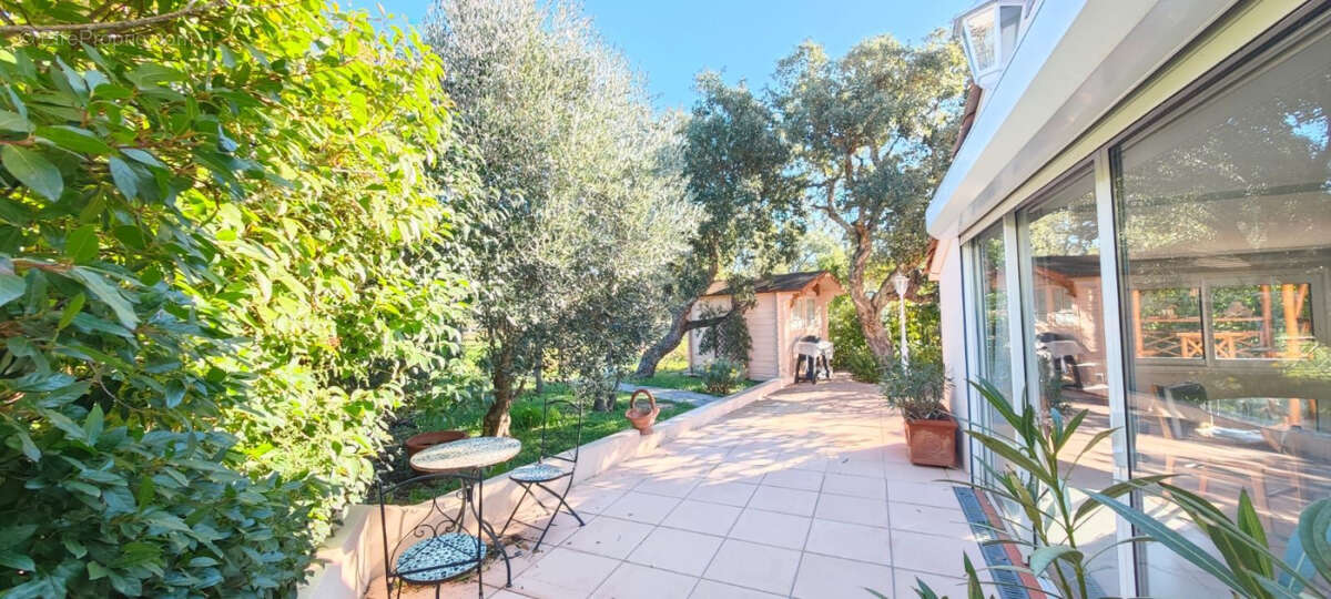 Maison à ROQUEBRUNE-SUR-ARGENS