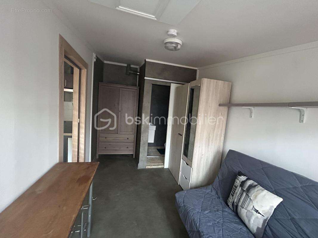 IDEAL AU INVESTISSEUR  2 STUDIO 11M² CHACUN  dans une allée de box sécurise très  proche du TRAM T9 (5 minute à pied) LE PRIX NE - photo 11