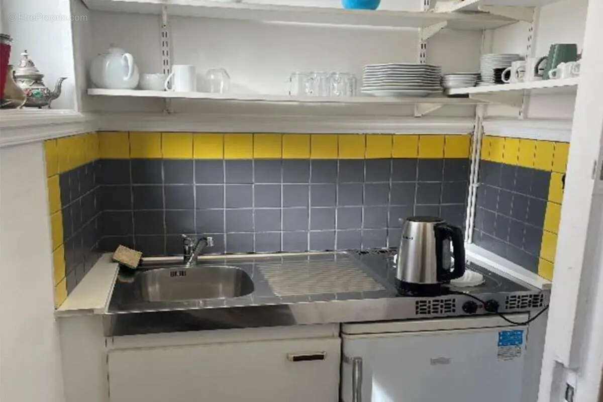 Commerce à PARIS-8E