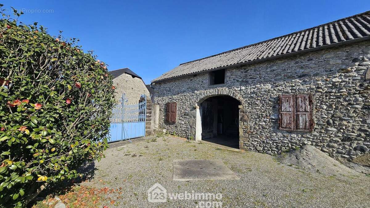 Maison 150 m² à Lestelle-Betharram  - photo 2