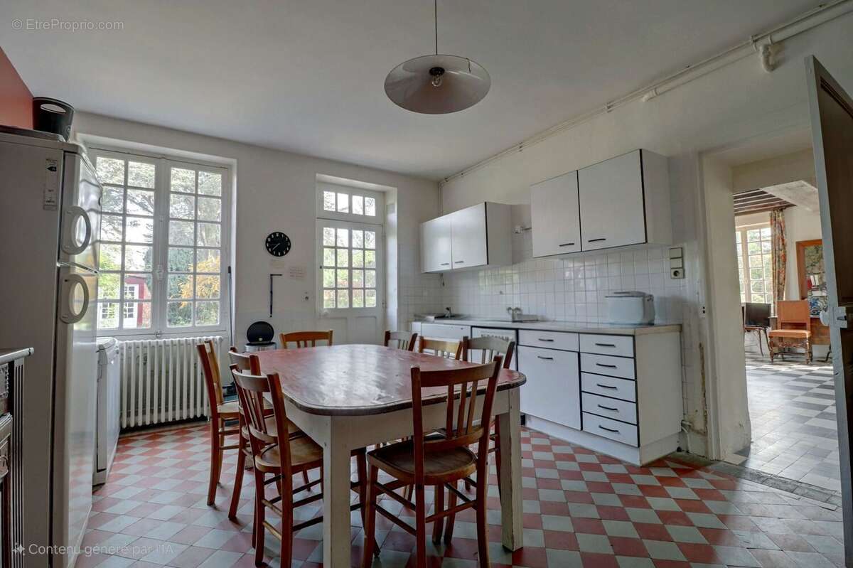 Maison à LA QUEUE-LES-YVELINES