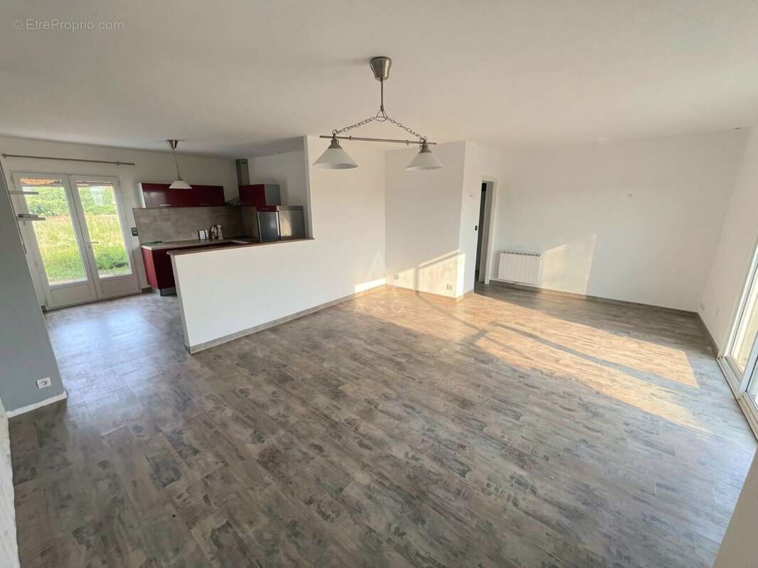 Maison 85 m² à Les Brouzils  - photo 2