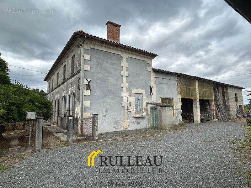 ANCIEN CORPS DE FERME: propriété de 1,7 hectares, maison en pierre avec 5 dépendances - photo 8