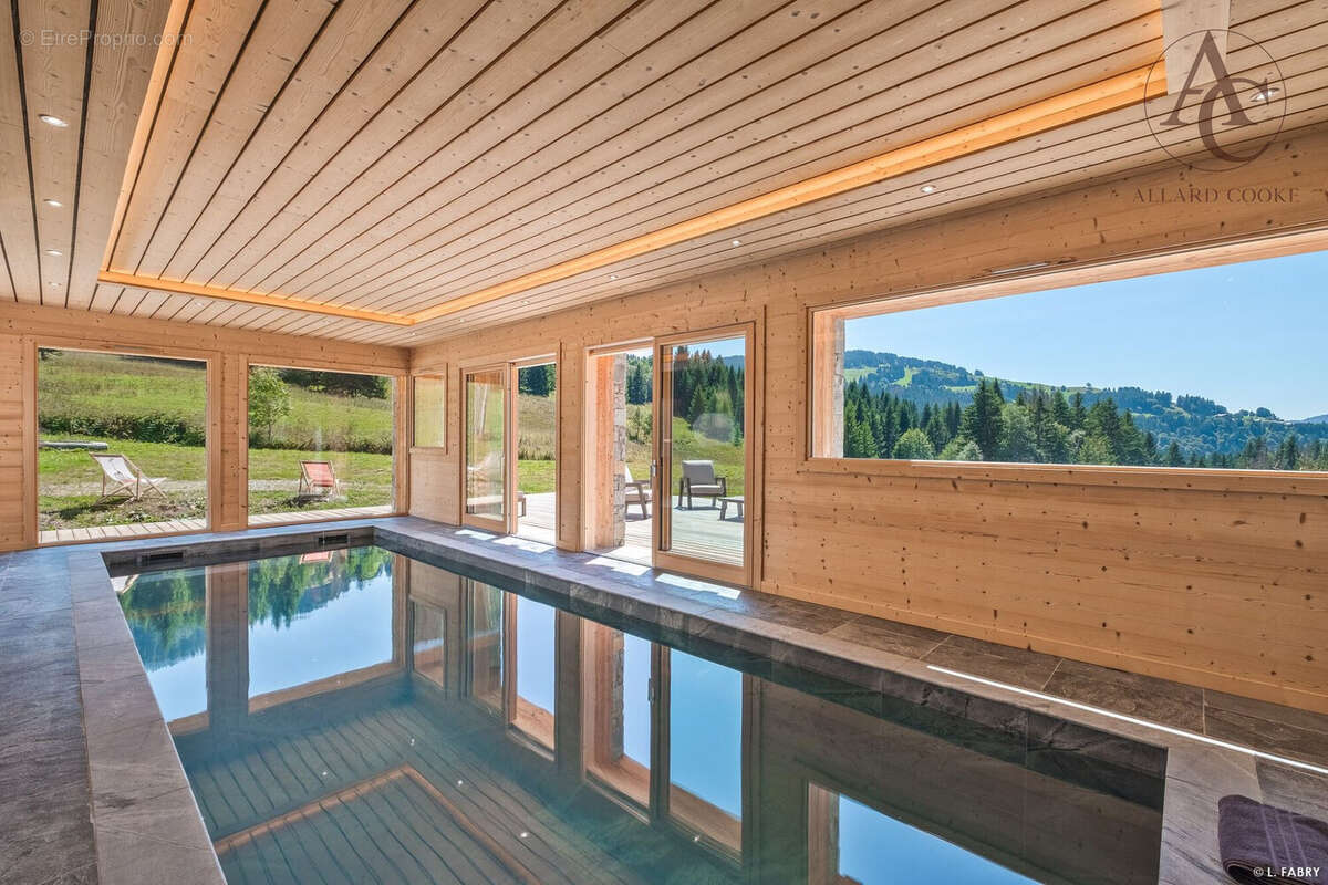 Maison à NOTRE-DAME-DE-BELLECOMBE