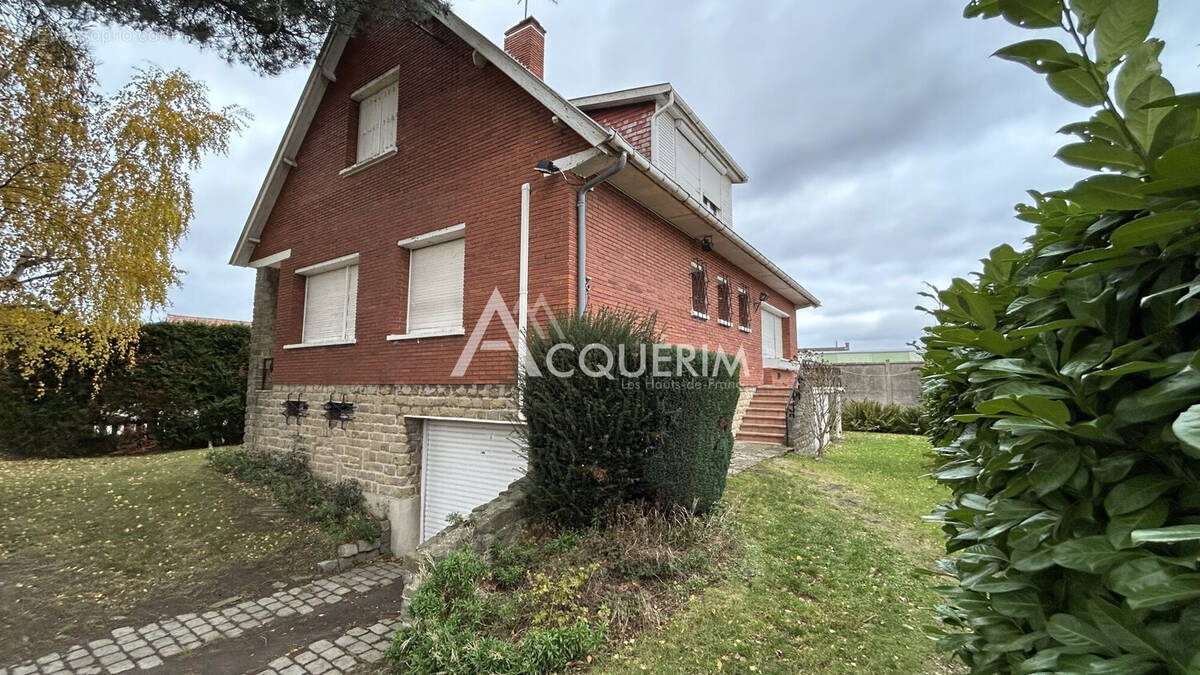 Maison à OSTRICOURT