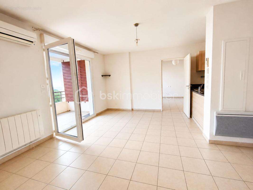  EXCLUSIVITÉ – Superbe T3 avec terrasse de 15 m² ET PLACE DE PARKING dans la résidence la plus prisée de Lamalou-les-Bains ! - photo 4