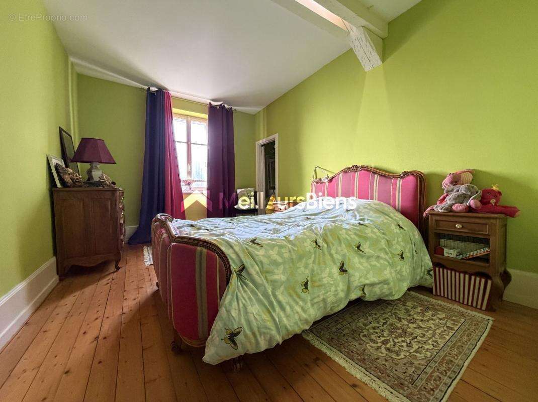 Maison à MONTREUX-CHATEAU