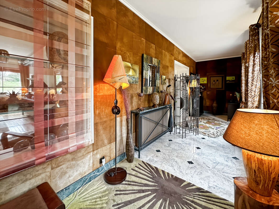 Maison à ROULLET-SAINT-ESTEPHE