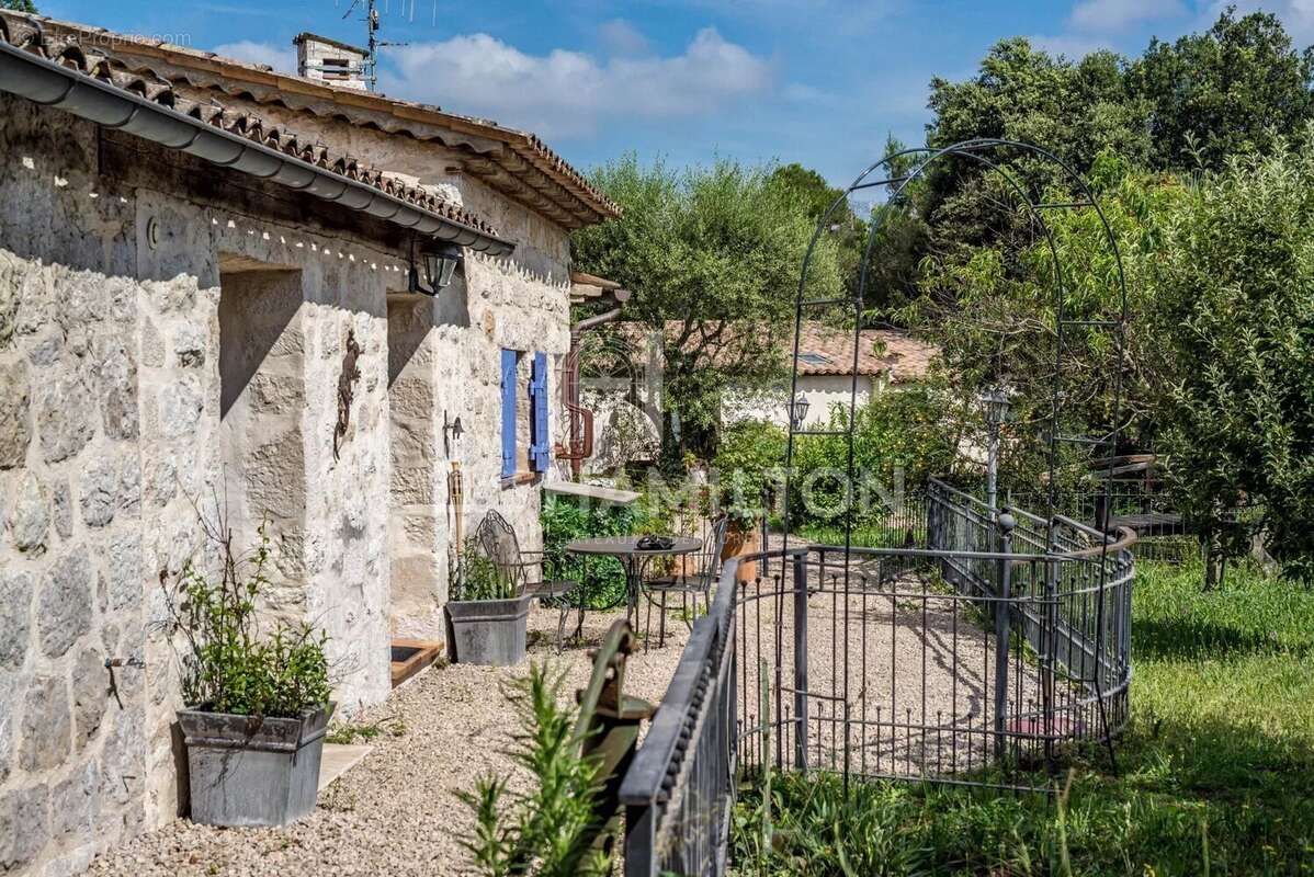 Maison à ROQUEFORT-LES-PINS