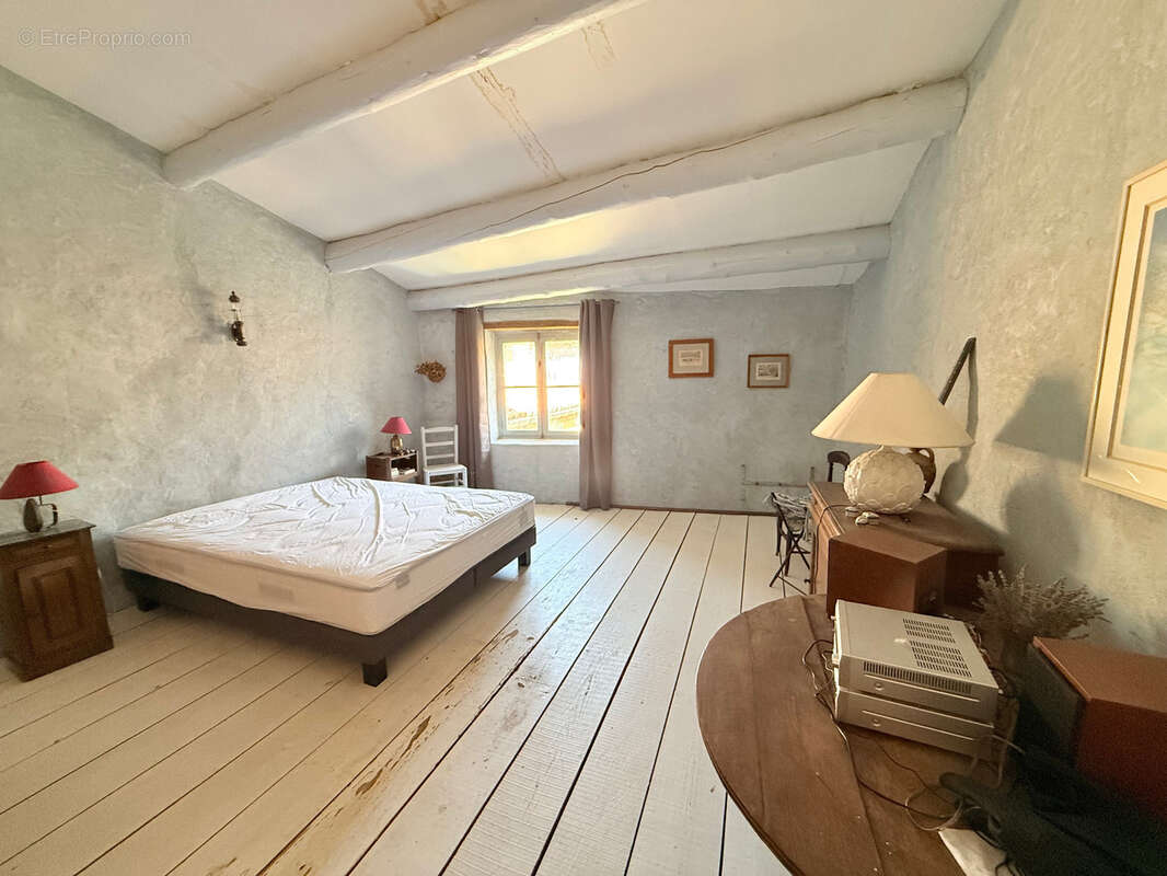 Maison familiale à vendre 7 pièces SAINT TRINIT (84) - Tropézienne avec vue sur les toits du village et la campagne environnante - photo 24