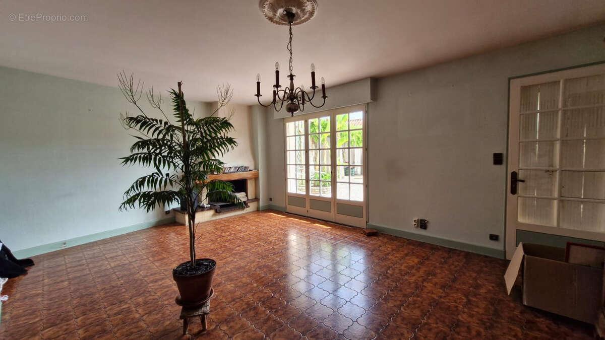 Maison à MORTAGNE-SUR-GIRONDE