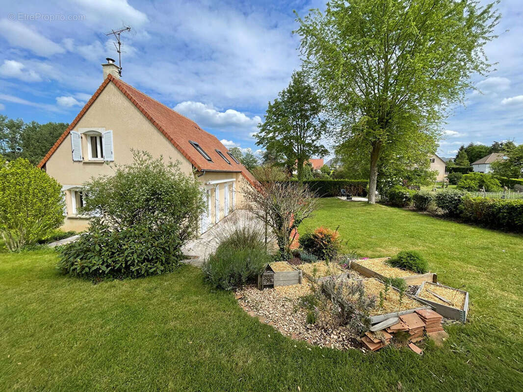 Maison à LAIZE-LA-VILLE