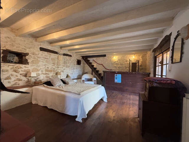 Maison à BELLENAVES