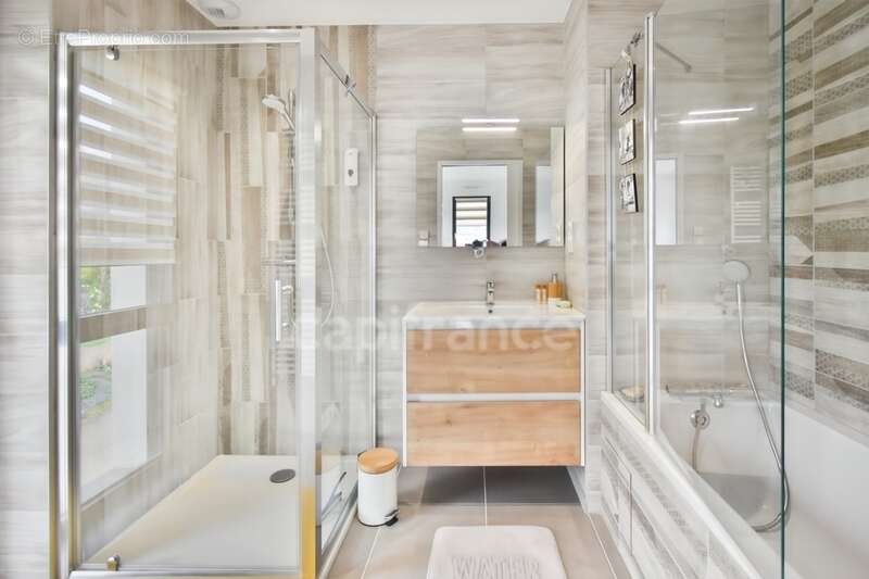 Maison à MONTREUIL-SOUS-PEROUSE