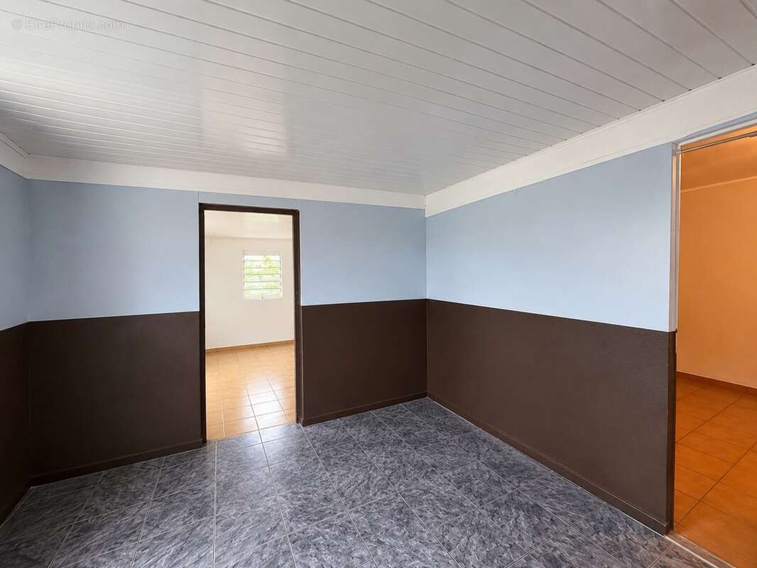Case T3 à rénover ou terrain à bâtir de 280 m² avec vue mer – Terre Sainte, à 200 m de la plage - photo 4
