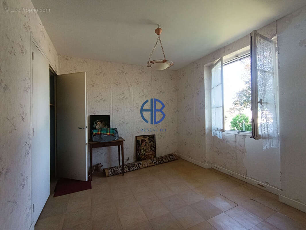 Maison a renover 3 ch 630 m2 de terrain - photo 3