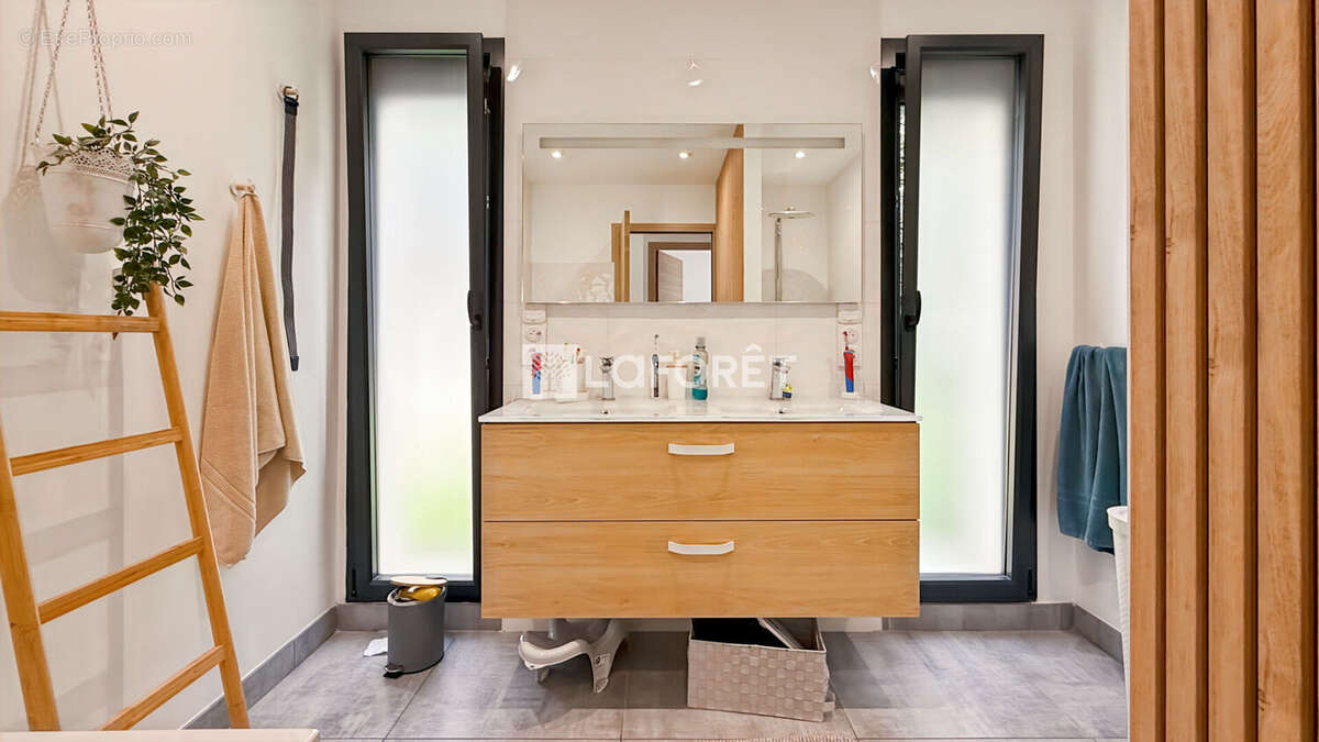 Maison à SAINT-CYR-SUR-LOIRE