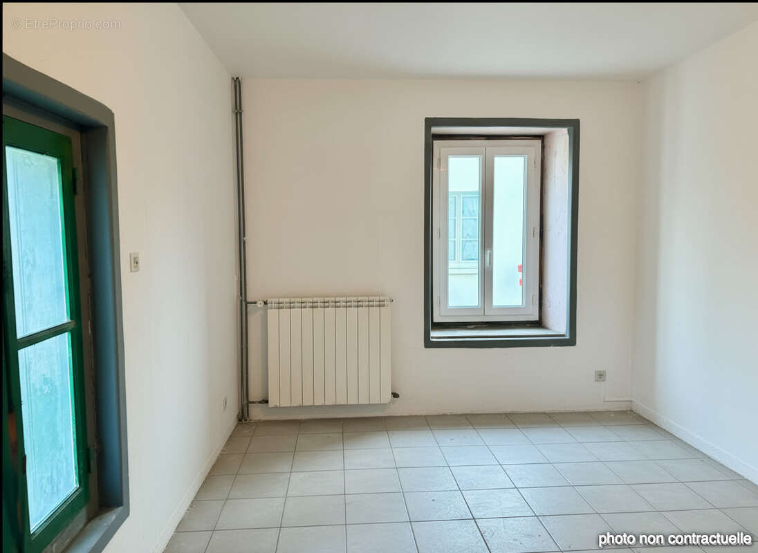 Maison à SAINT-LAURENT-DE-LA-PREE