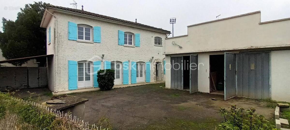 Maison à BARBEZIEUX-SAINT-HILAIRE