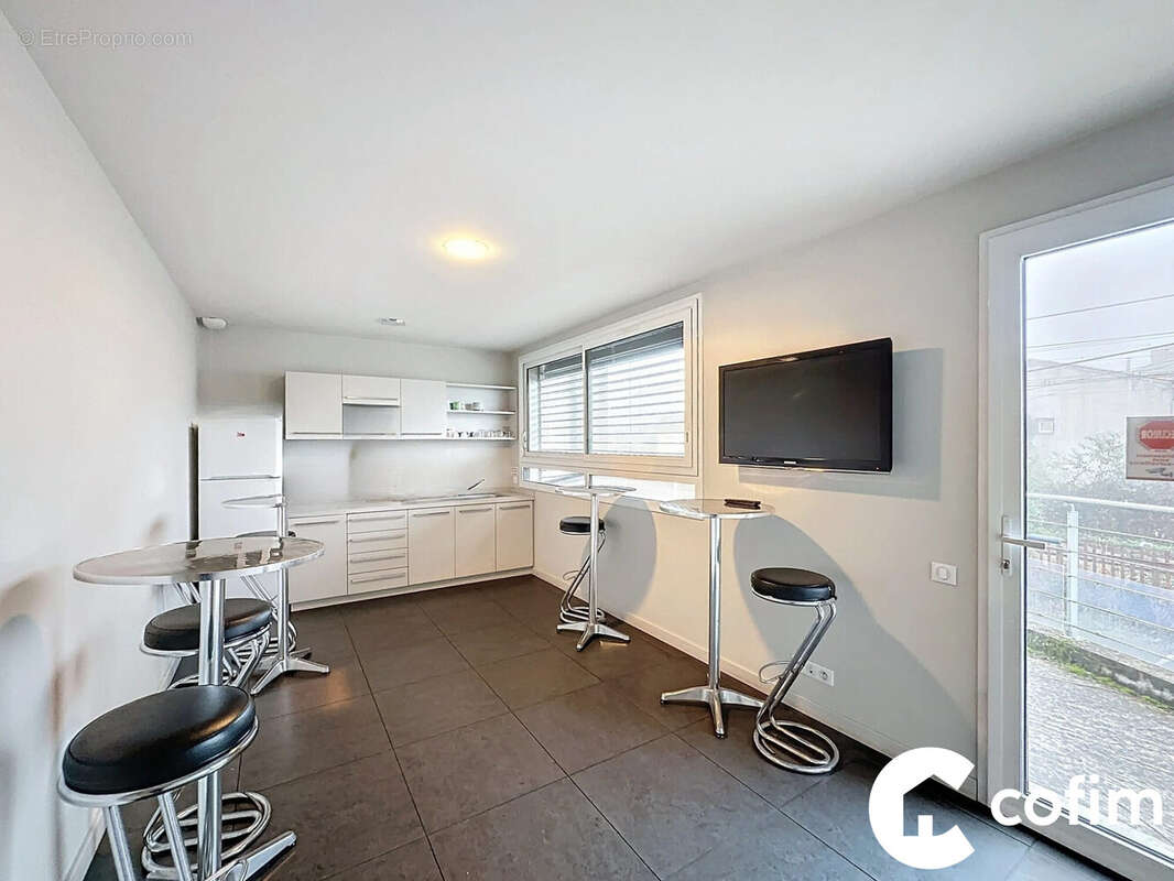 1er salle de pause avec balcon - Commerce à TARBES