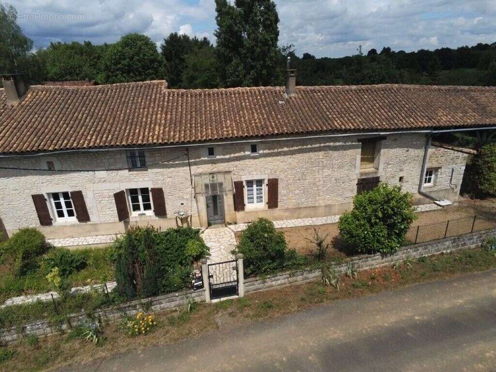 Maison à RUFFEC